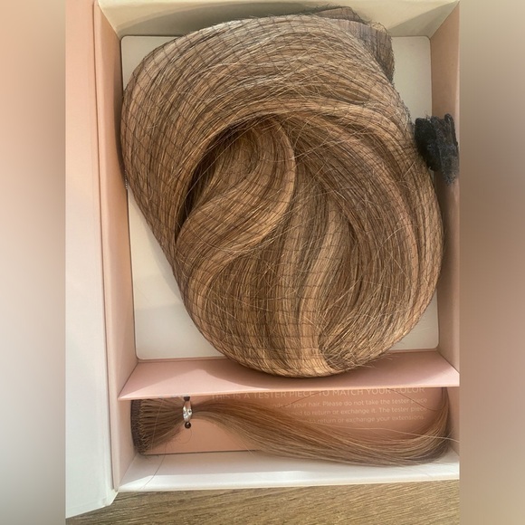 Glam Seamless 16” Invisi-Clip-In Extensions in Sunkissed Highlights - Picture 2 of 7